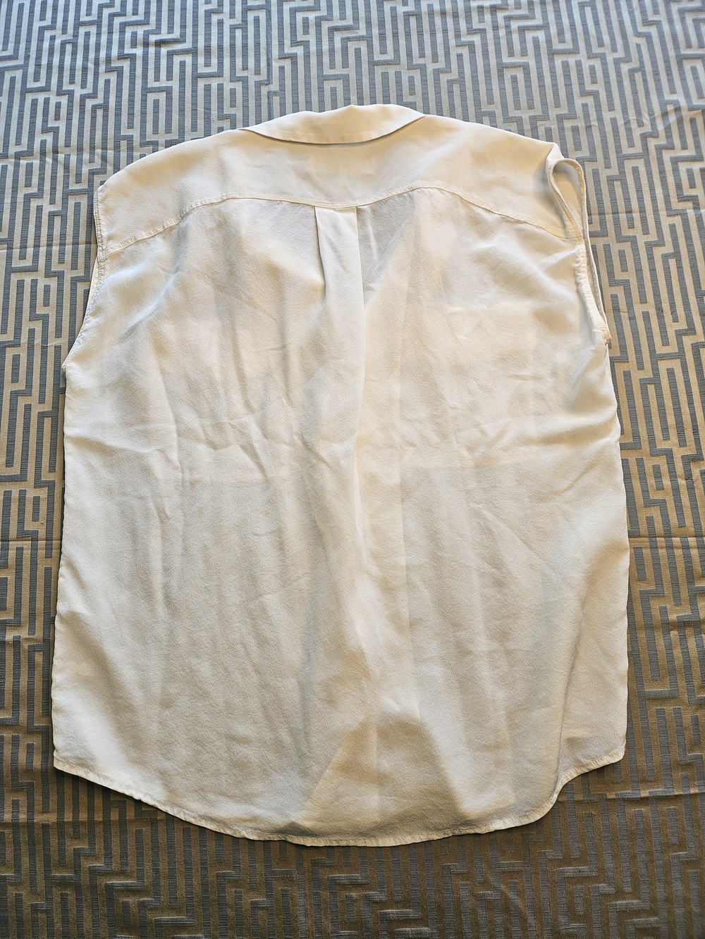 Frame 100% Silk Sleeveless Blouse in Soft Cream - Picture 5 of 5
